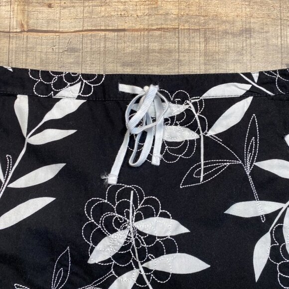 LOFT Black and White Floral Skirt - Picture 3 of 5